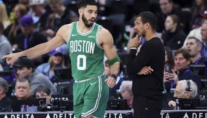 世界杯赛事直播官网软件下载最新版-塔图姆在对抗训练中扣篮意味着什么？马祖拉打趣：我医学院没毕业