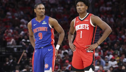 世界杯客户端安装说明-双胞胎！奥萨尔：阿门年纪比我大但体重没有我重 他是我的小弟