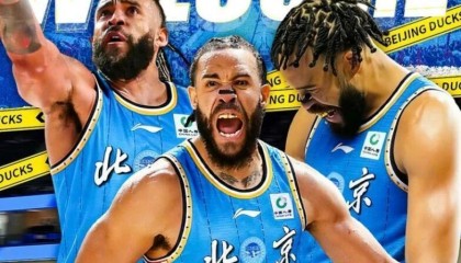 世界杯比赛直播地址-北京男篮麦基到位，辽宁男篮又有新援抵达沈阳，胡明轩膝伤严重！